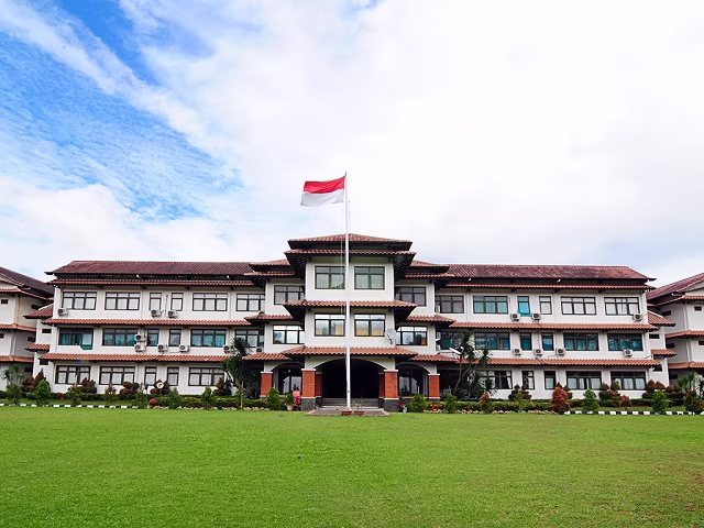 Daftar 7 Sekolah Dasar Termahal di Surabaya: Biaya yang Elit